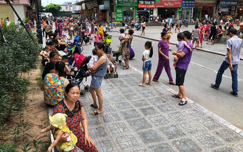 Cảnh người người chen chúc, ngột ngạt ở chung cư 'ông Thản'