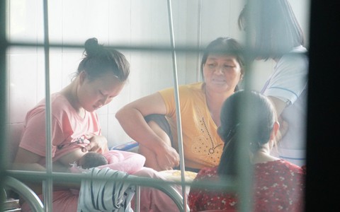 Tìm thấy mẹ của bé gái bị bỏ rơi