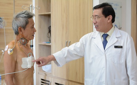 Làm chủ kỹ thuật thay van tim hiện đại nhất thế giới