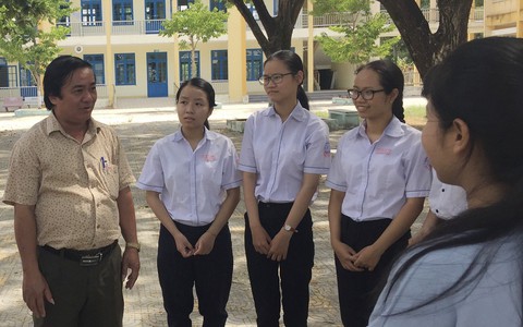 Chạy đôn chạy đáo tìm 'thưởng nóng' để kích thích học trò