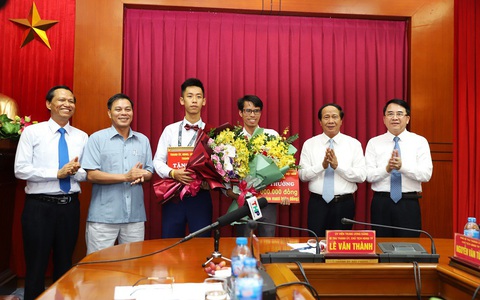Hải Phòng chi gần 5 tỉ thưởng học sinh, giáo viên đoạt giải cao