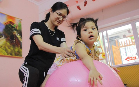 Sứ mệnh làm mẹ trẻ bại não