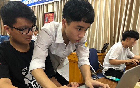 'Thầy giáo' 17 tuổi truyền cảm hứng nghiên cứu khoa học