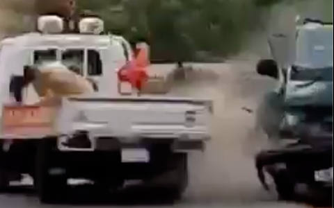 Xe chở gỗ tông thẳng xe cảnh sát: 'Tội phạm càng liều, công an càng phải cứng'