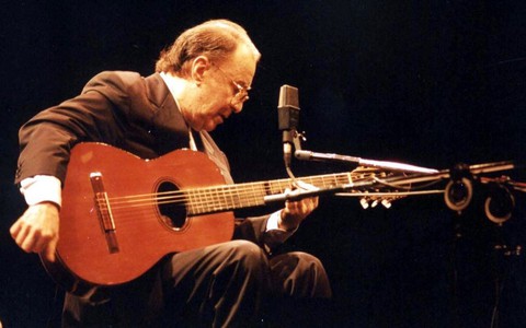 'Người cha của bossa nova' qua đời, đất nước Brazil rơi lệ
