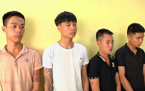 Bắt nhóm đối tượng ném ‘bom bẩn’ vào nhà dân