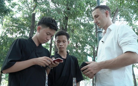 Học ngoại ngữ như... nâng tạ