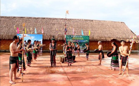 Nhà trưng bày đàn đá - điểm đến mới thu hút du khách tại Đắk Nông