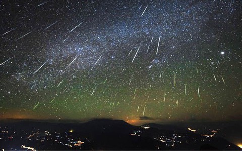 Đêm nay ngắm mưa sao băng Perseid cực đại