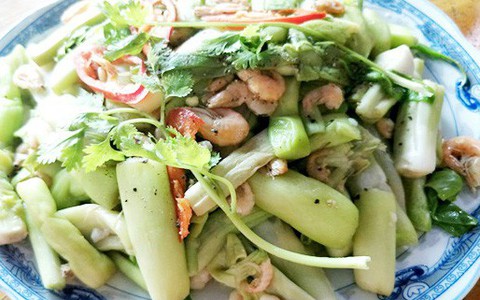 Anh thấy em nhỏ xíu anh thương