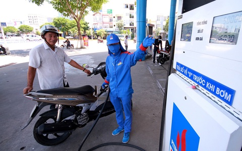 Xăng RON95 tăng 350 đồng, dầu giảm giá đồng loạt