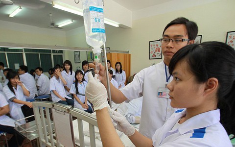 Cơ quan quản lý giáo dục hạ cấp học vị bác sĩ xuống 'cử nhân'