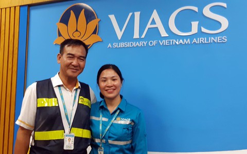 Nhân viên Việt Nam trả lại khách đi máy bay 50.000 đô Singapore