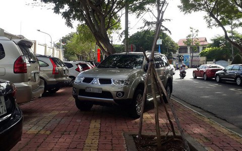 Đậu xe kiểu này coi có được không?