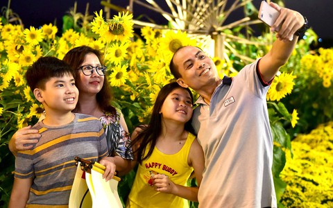 Ông bố Phần Lan chia sẻ cách dạy con 'nửa người lớn nửa trẻ con'