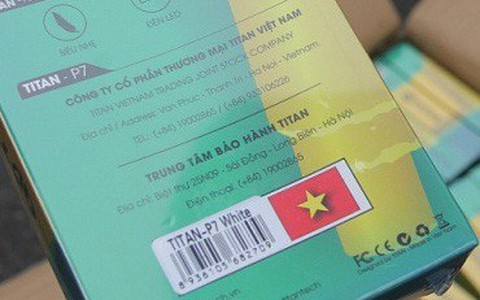 Nguyên 1 container phụ kiện điện thoại nhập từ Trung Quốc ghi 'Made in Việt Nam'