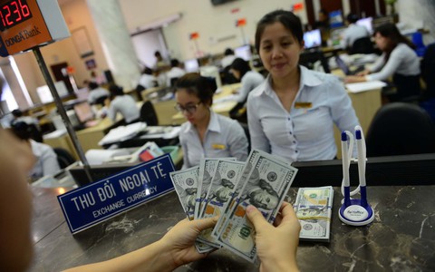 Không nên tính phá giá đồng Việt Nam