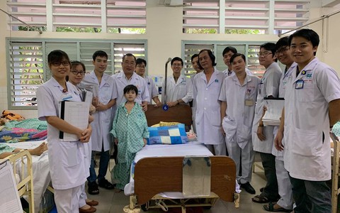 Cô gái từng mang bụng chứa hơn 40 lít nước đã được xuất viện
