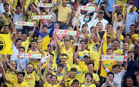 'Mong vấn nạn pháo sáng được giải quyết triệt để'