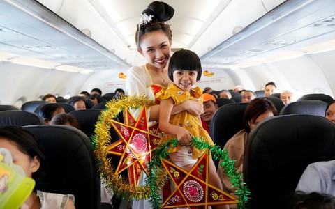 Chùm ảnh "Phá cỗ trông trăng" trên độ cao 10.000 mét
