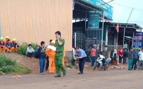 Vướng dây cáp nhiễm điện giữa đường, 2 học sinh tử vong