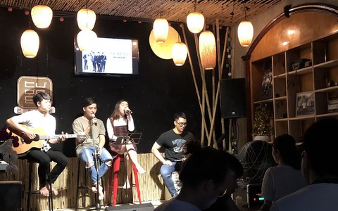 Sống lại trào lưu hát acoustic với nhau