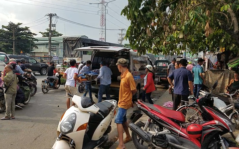 Video: Người đàn ông chết bất thường khi ngồi nghỉ mát ven đường