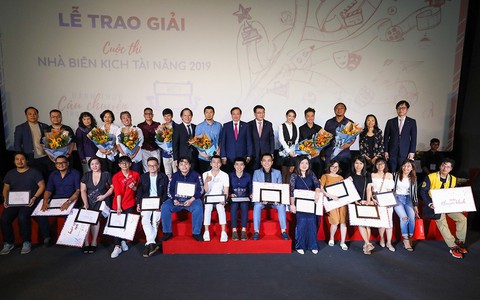 Biên kịch điện ảnh Việt thừa sức trẻ, thiếu chuyên môn
