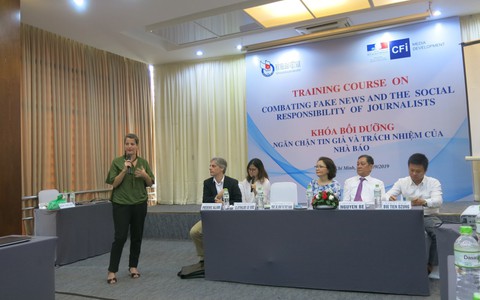 TP.HCM: Các nhà báo học kỹ năng ngăn chặn tin giả