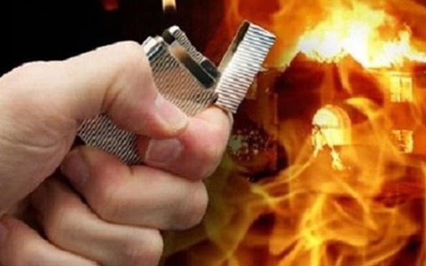 Giữ 4 người thân trong nhà, giăng lưới điện, đổ dầu dọa đốt