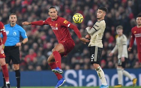 M.U chỉ hơn Liverpool ở khả năng… diễn hài