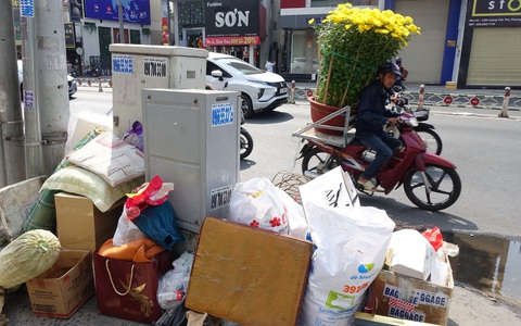 Rác tết Sài Gòn tăng gấp ba, bốn lần