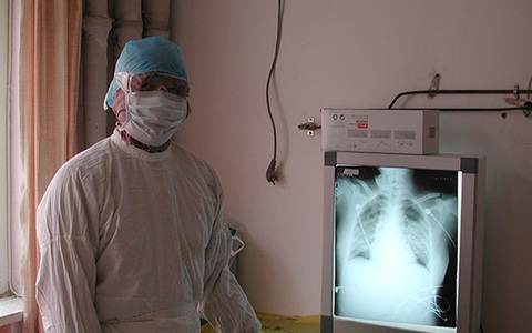 Bác sĩ nổi tiếng tuyên bố virút lạ ở Vũ Hán 'kiểm soát được' đã nhiễm corona