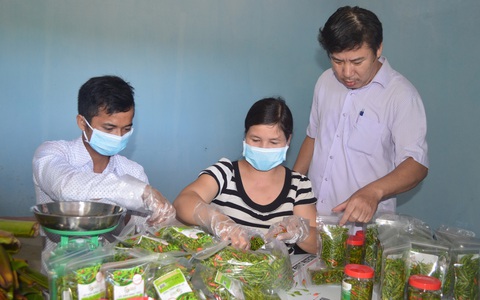 Người mở đường đưa đặc sản H’rê vào mâm cỗ Tết
