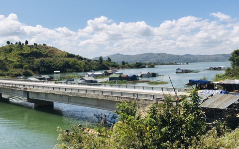 Làng chài trên núi ngóng tết đồng bằng