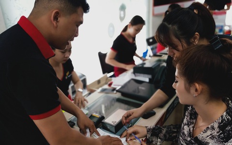 Thị trường iPhone 12 trước giờ G: kẻ tất bật, người bình tĩnh chờ