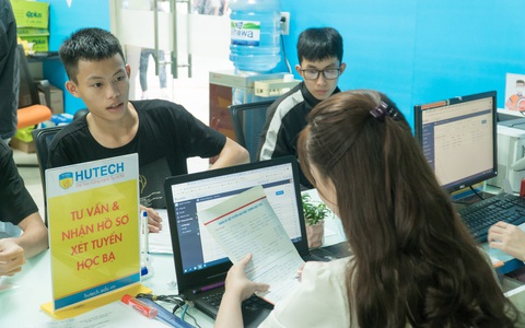 Xét học bạ - giải pháp an toàn khi điểm chuẩn nguyện vọng 'đột biến'