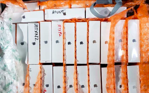 Mỹ phá đường dây tuồn đồ Apple sang Nga qua nhân viên hàng không