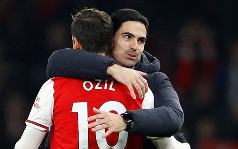 Arsenal thực dụng hơn khi không còn Ozil