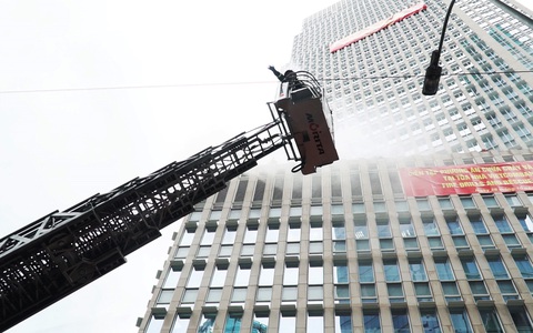Huy động nhiều phương tiện hiện đại 'chữa cháy' tòa nhà Vietcombank Tower