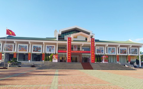 Hà Tĩnh chi hơn 2 tỉ đồng mua cặp da phục vụ tổ chức đại hội