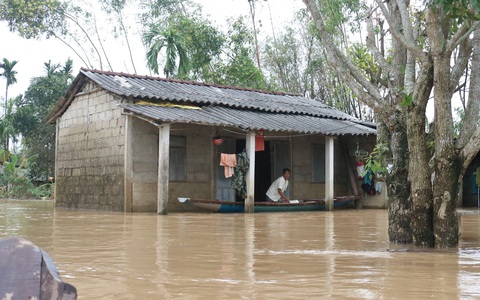 Thương những ngôi làng hơn 30 ngày còn ngâm trong nước