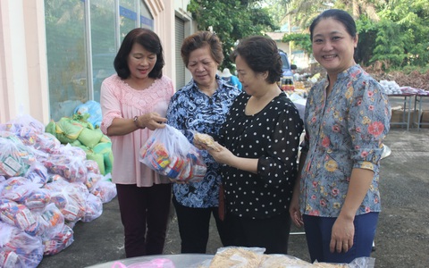 Sống giữa lòng dân