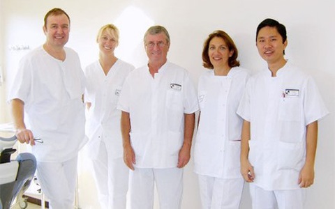 Tìm hiểu về bác sĩ trồng răng implant tại TP.HCM