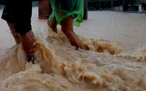 Bốn người tử vong vì khuẩn 'ăn thịt người' sau mưa lũ