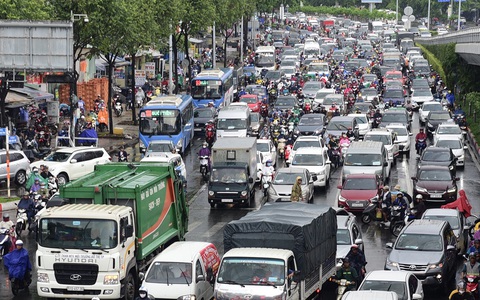 Xe buýt mini công nghệ đang 'kẹt bánh'