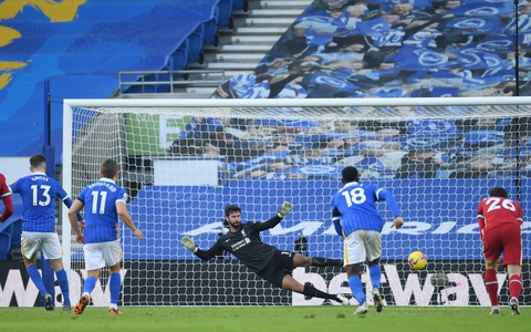 VAR nhiều lần can thiệp, Liverpool bị Brighton cầm chân