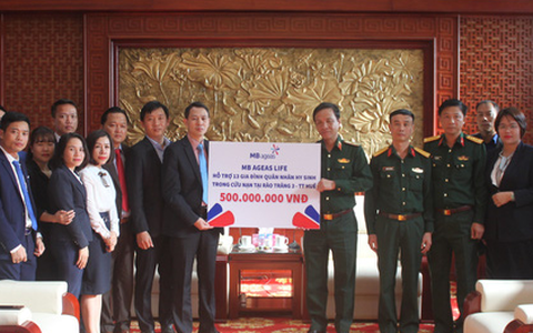 MB Ageas Life chung tay ủng hộ đồng bào lũ lụt miền Trung