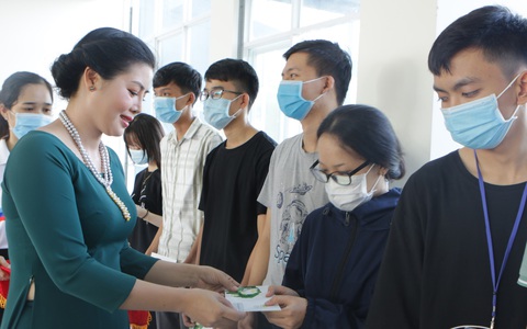 Nhiều hoạt động hỗ trợ sinh viên miền Trung bị ảnh hưởng bão lũ