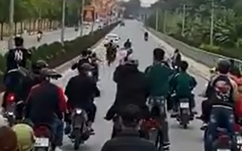 Bắt 70 thanh thiếu niên hẹn tranh tài 'quái xế' trên phố
